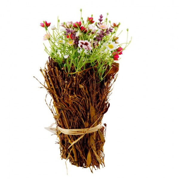 Blütenarrangement mit Rattan